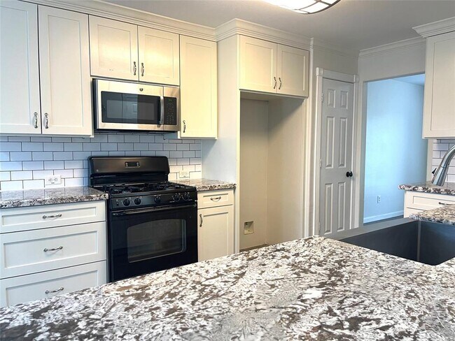 Building Photo - 17947 Branch Creek Dr
