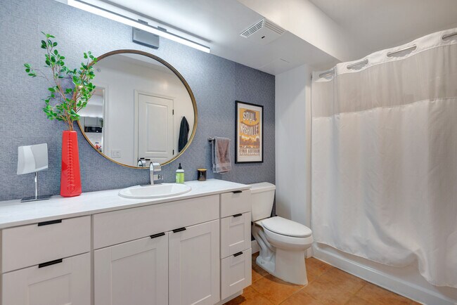 Building Photo - 616 E St NW