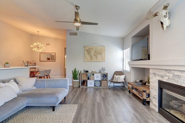 Foto del edificio - 7450 S Eastern Ave