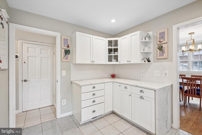 Building Photo - 5213 Rayland Dr