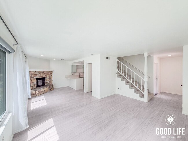 Foto del edificio - SD: Spacious 2BD/2.5BA home in Del Cerro with Fireplace, Private Balcony & 2-Car Garage
