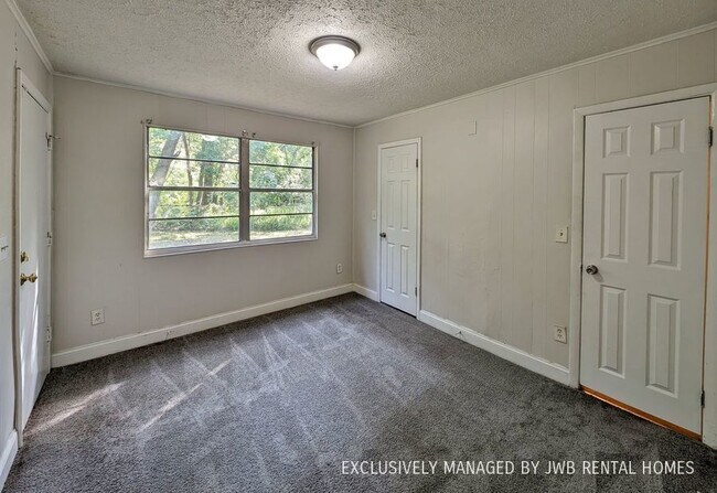 Building Photo - 7527 Tampa Ave