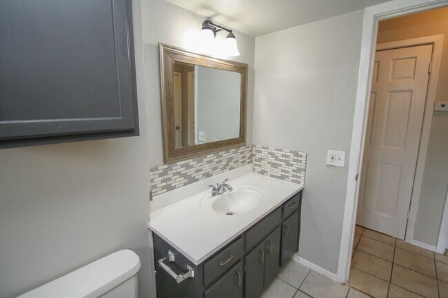Foto del edificio - 1310 N Irvington Ave