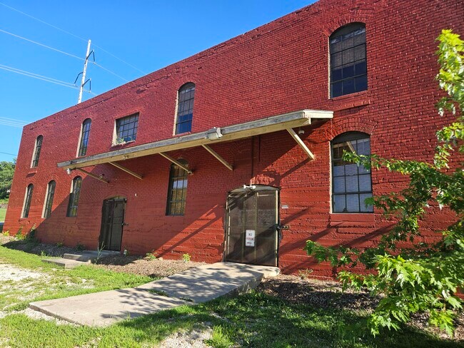 Foto del edificio - 1303 W College St