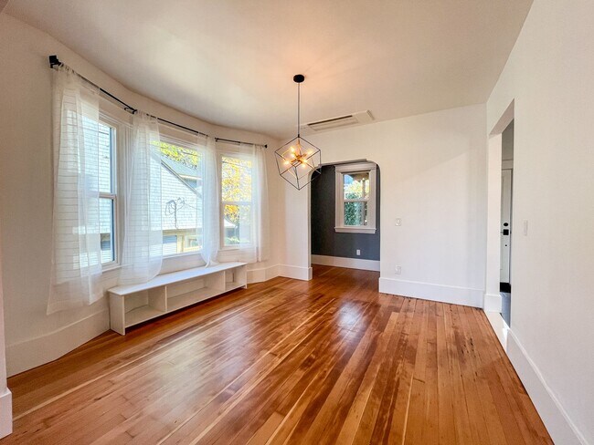 Building Photo - Fully Restored 1900's Capitol Hill 4bd/2.5...