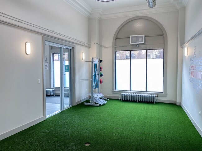 Building Photo - 540 W Briar Apartments