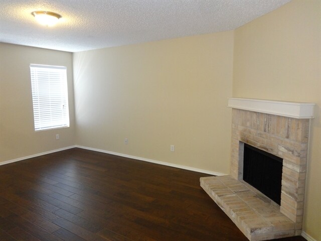 Foto del edificio - 4301 Meadowknoll Dr