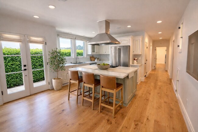 Foto del edificio - 6456 Hayes Dr