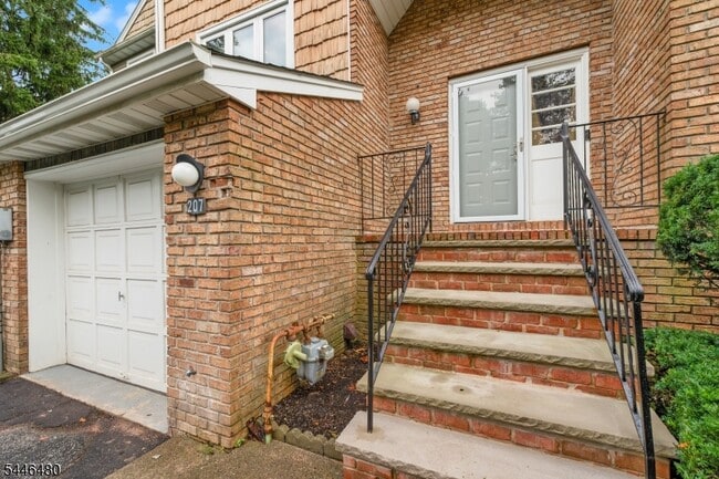 Building Photo - 207 Patriots Rd