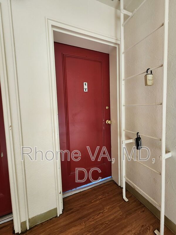 Photo - 6192 Greenwood Dr Apartment