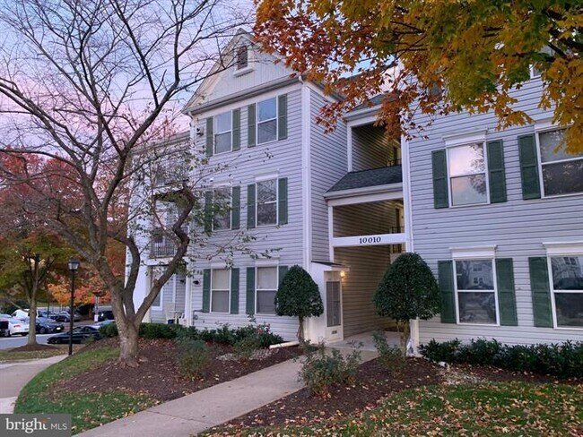 Foto del edificio - 10010 Vanderbilt Cir