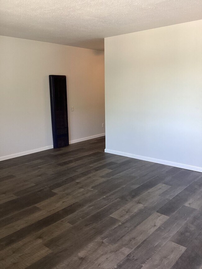 Building Photo - 5th547-Wallace, Paul