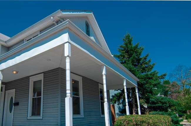Building Photo - 612 Lavina St
