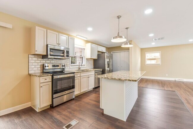 Foto del edificio - 6419 Cherrycrest Ln