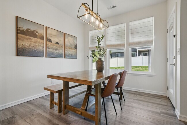 comedor - 2521 S Vera Crest Dr
