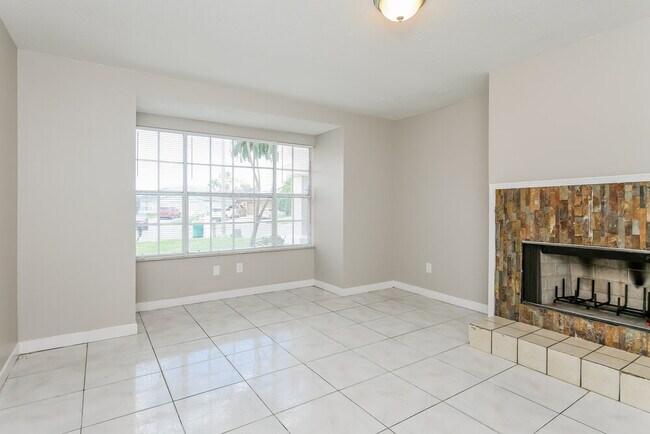 Building Photo - 305 Palmview Ct