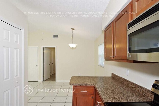 Foto del edificio - 3167 Windchime Cir S