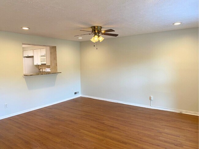 Building Photo - 33 Forestview Ct