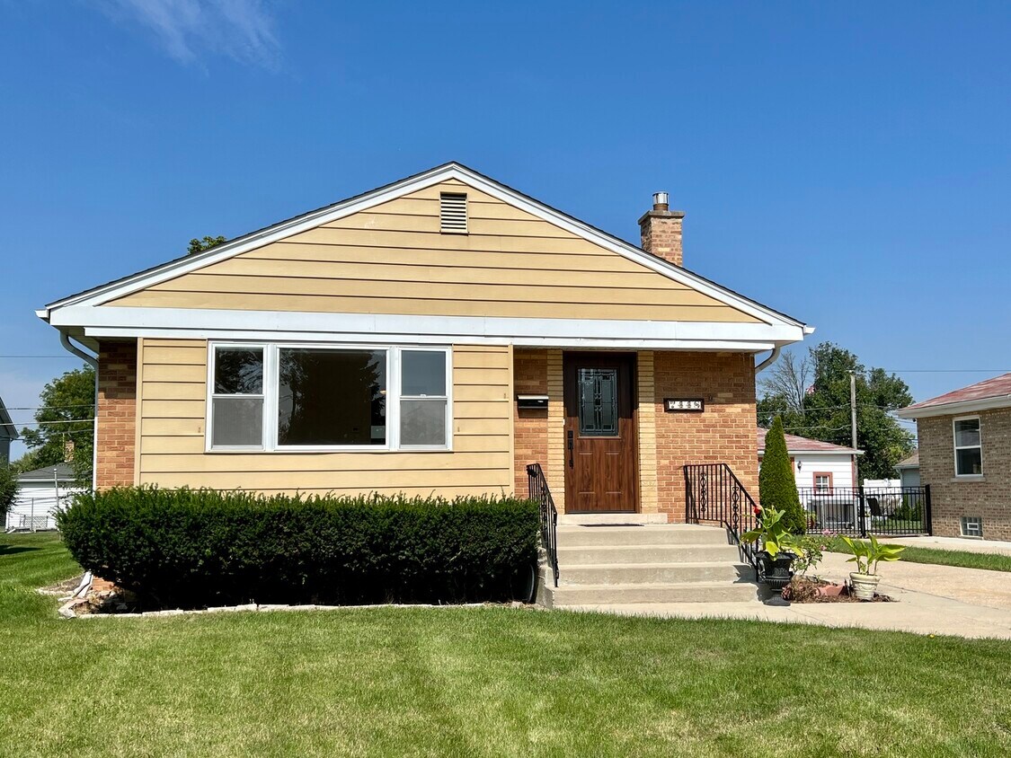 Primary Photo - 7448 W Jonquil Terrace