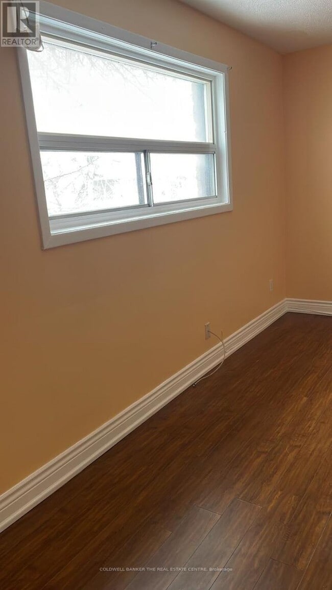 Building Photo - 1881 Lawrence Ave E