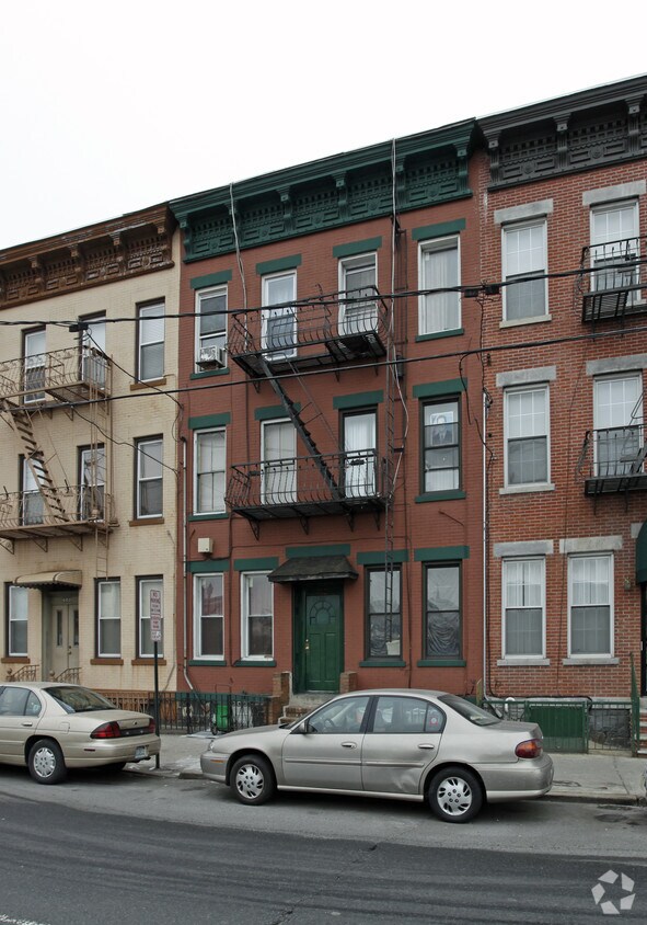 Primary Photo - 405 30th St