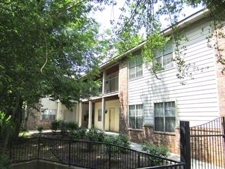 Primary Photo - 1355 N Oakland Ave