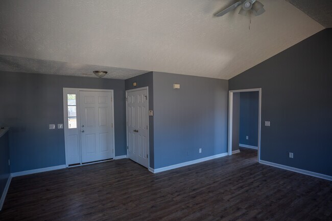 Foto del edificio - 1905 Elsie Cir NE