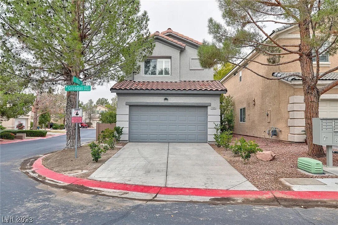 Foto principal - 9909 Calabasas Ave