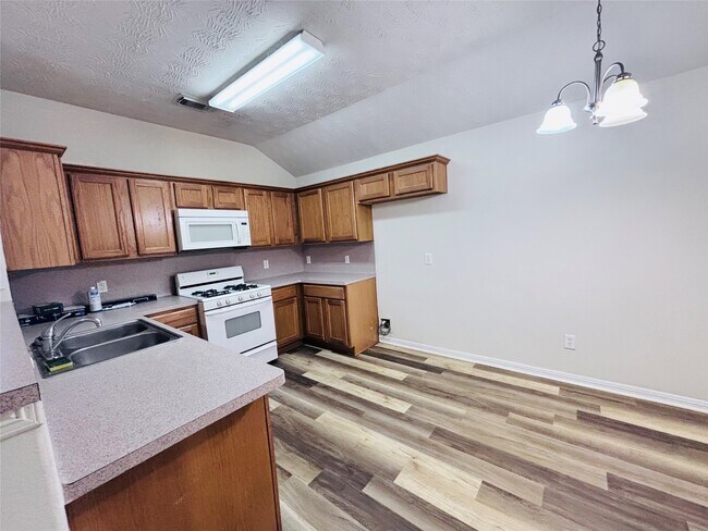 Building Photo - 24814 Broad Pine Dr