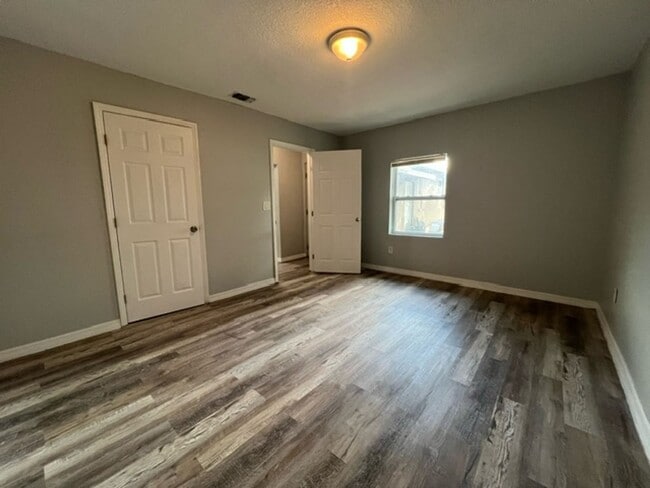 Building Photo - 701 Tropic St