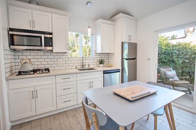 Foto del edificio - 5838 Beckford Ave