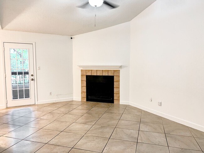 Photo - MOVE IN NOW!! Spacious 3 x2 on 2nd floor w... Apartment
