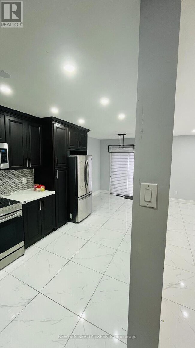 Photo du bâtiment - 803 Deveron Crescent