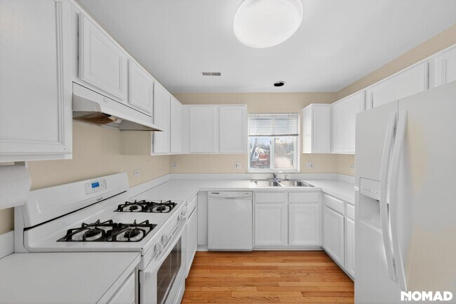 Building Photo - 992 Darla Ct