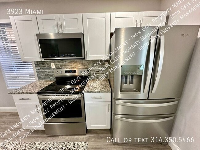 Building Photo - 3923 Miami-