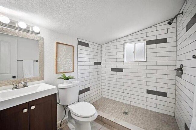 Foto del edificio - Historic Hillside 2 Bedroom 2 Bathroom