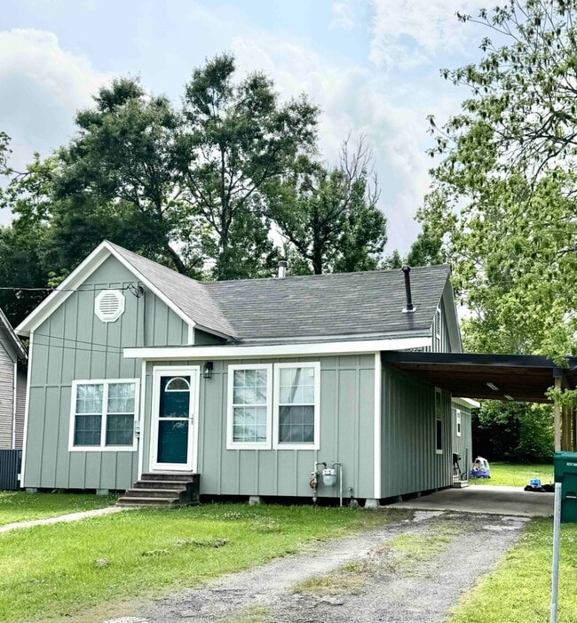 Foto del edificio - 319 S Division St