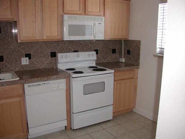 Kitchen - 2301 S Race St