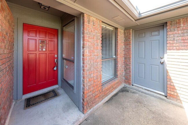 Building Photo - 3718 Country Club Dr W