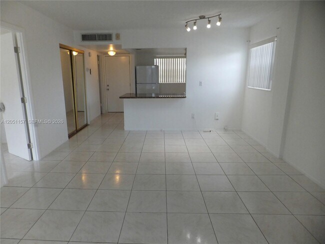 Foto del edificio - 16410 Miami Dr