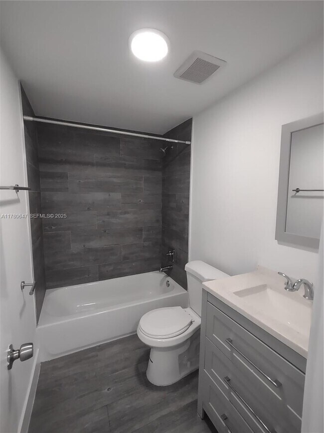 Foto del edificio - 1895 Venice Park Dr