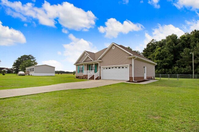 Foto del edificio - ADORABLE 3 BR | 2 BA Home in Goldsboro *Lawn Care Included!*