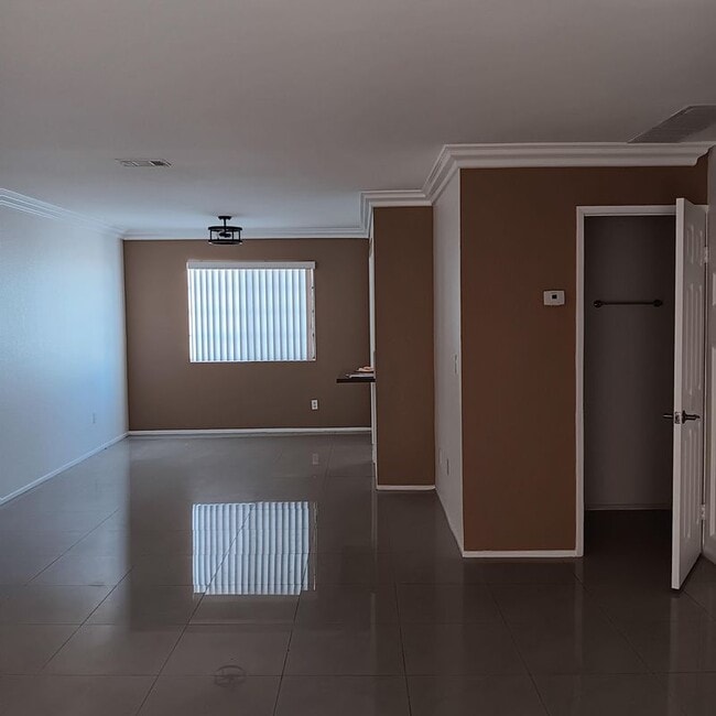 Foto del edificio - 1419 W 179th St