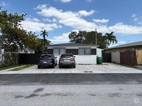 Building Photo - 27 NW 48th Pl