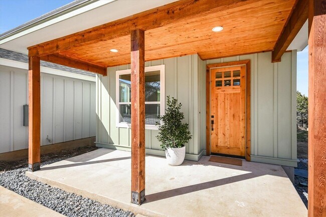 Foto del edificio - 424 Shady Bluff Dr