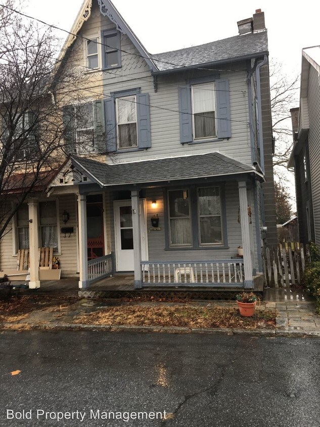 Primary Photo - 17 Main St