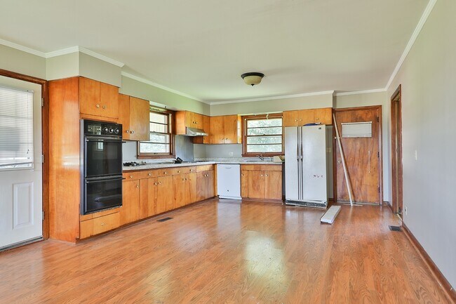 Foto del edificio - Charming Brick Home with Carport!
