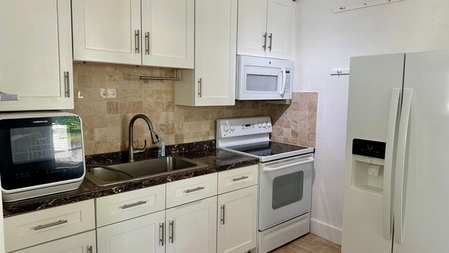 Foto del edificio - 3128 Frost Rd