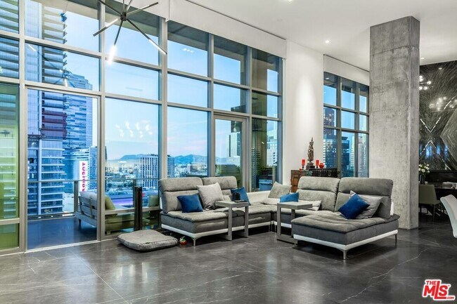 Foto del edificio - 1100 S Hope St