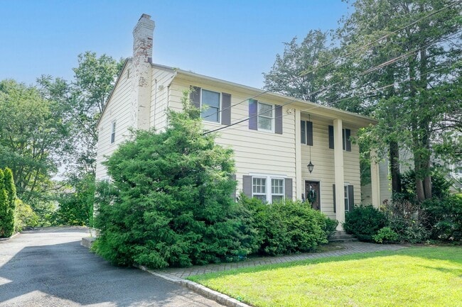 Foto del edificio - 232 W Midland Ave